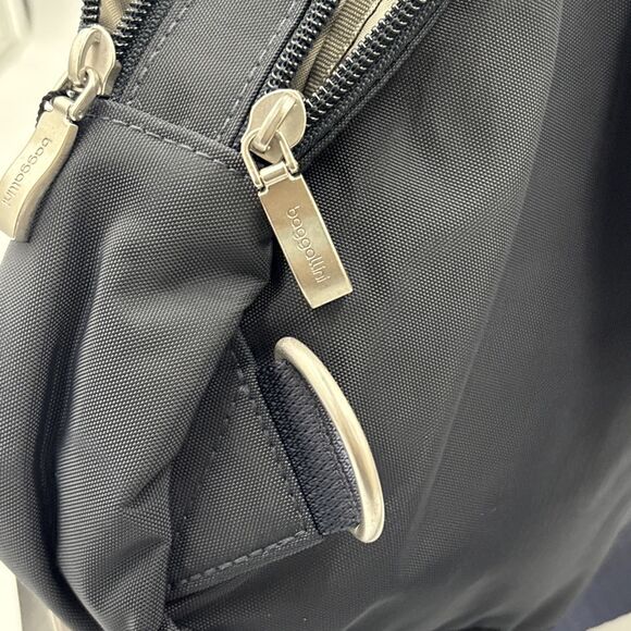 Baggallini Double Zip Mini Sling. Backpack Purse Bag Nylon Blue - Picture 7 of 9